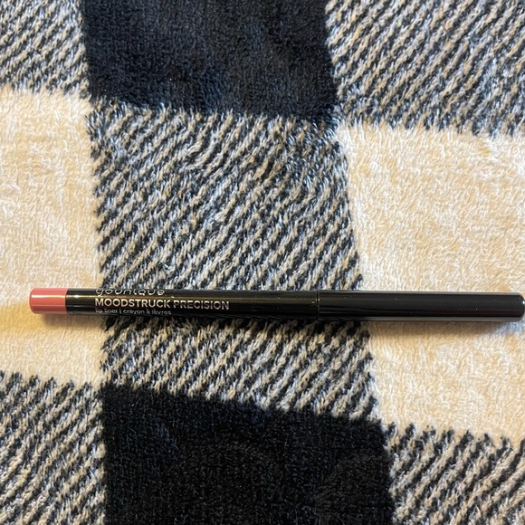 Younique Moodstruck Precision Lip Liner - Picture 3 of 3